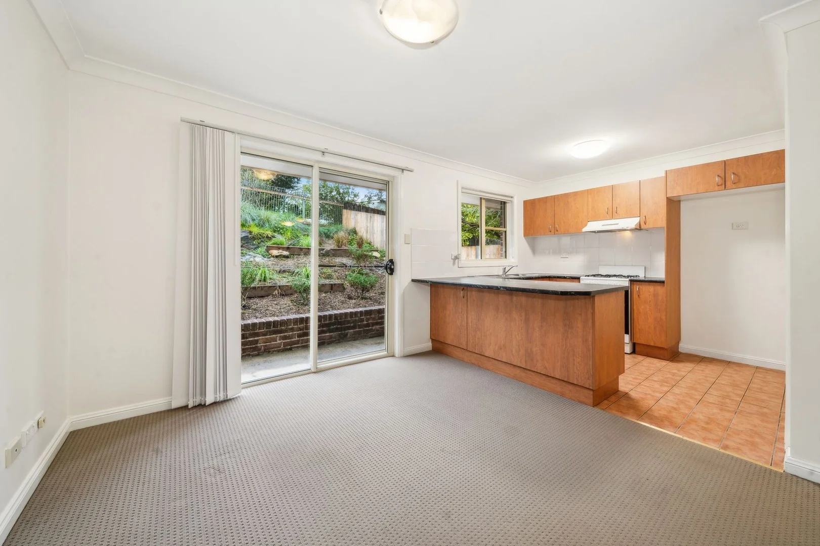 4/14 Addington Road (1/12)