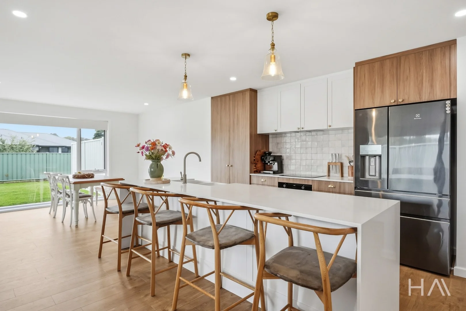 4/158 Freshwater Point Road (1/3)
