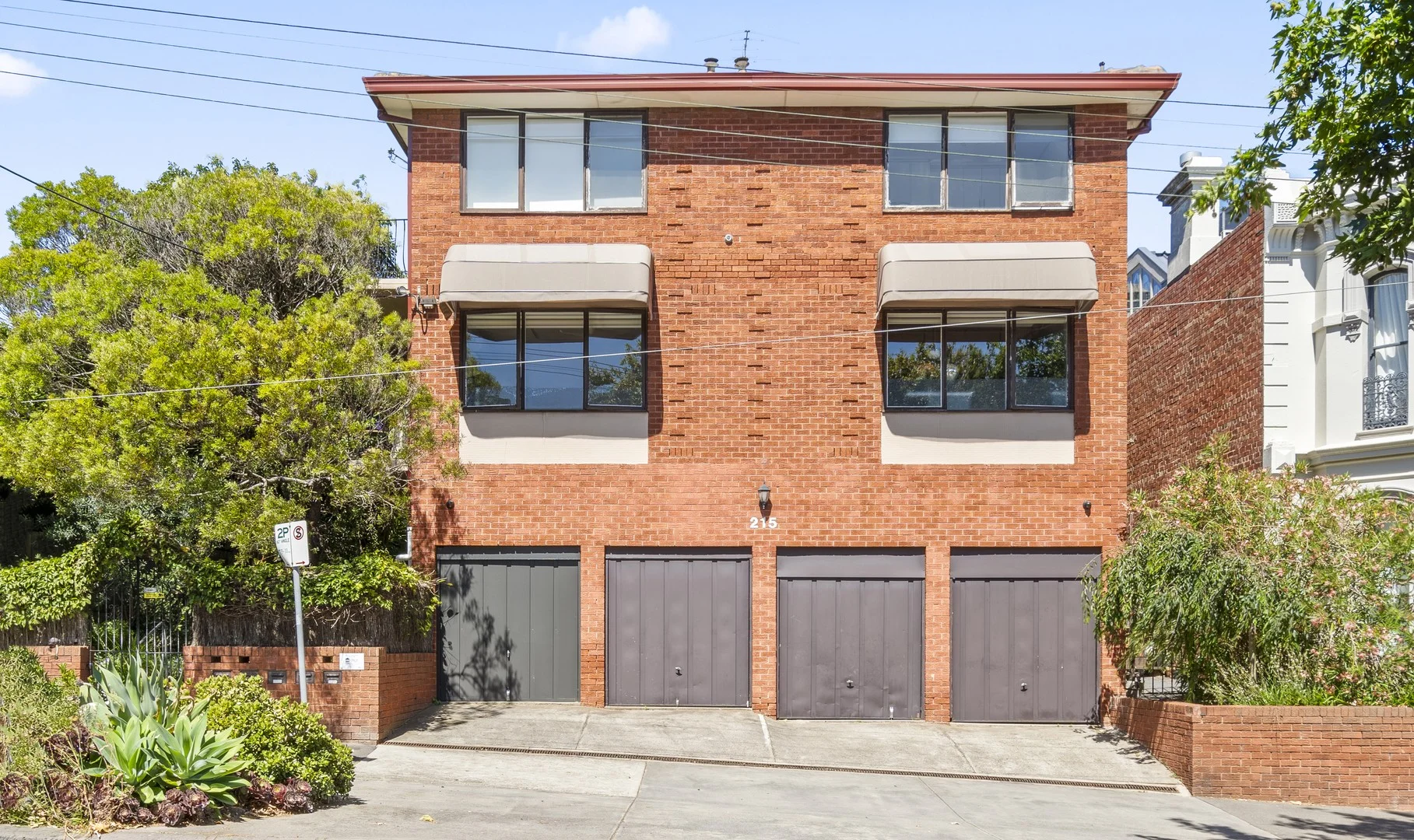 4/215 Lennox Street (1/11)