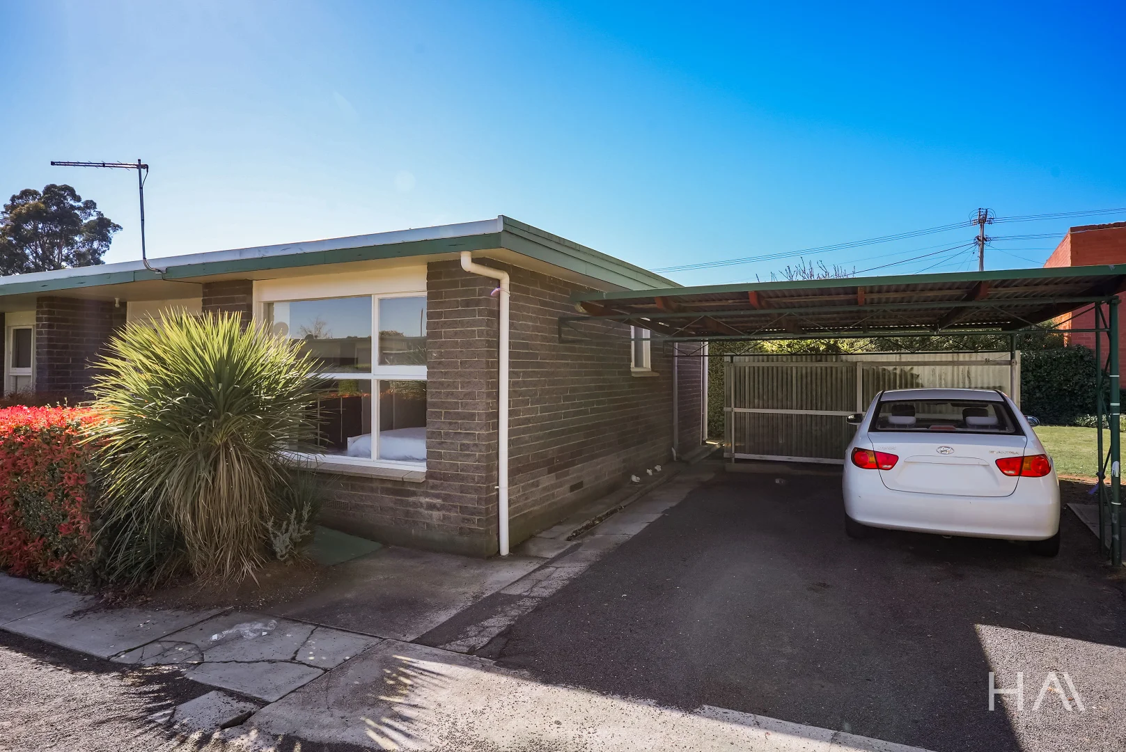 4/4 Bruce Street - Image 2
