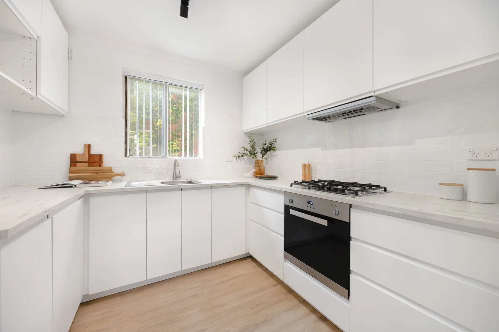 4/41 Flint Street (1/8)