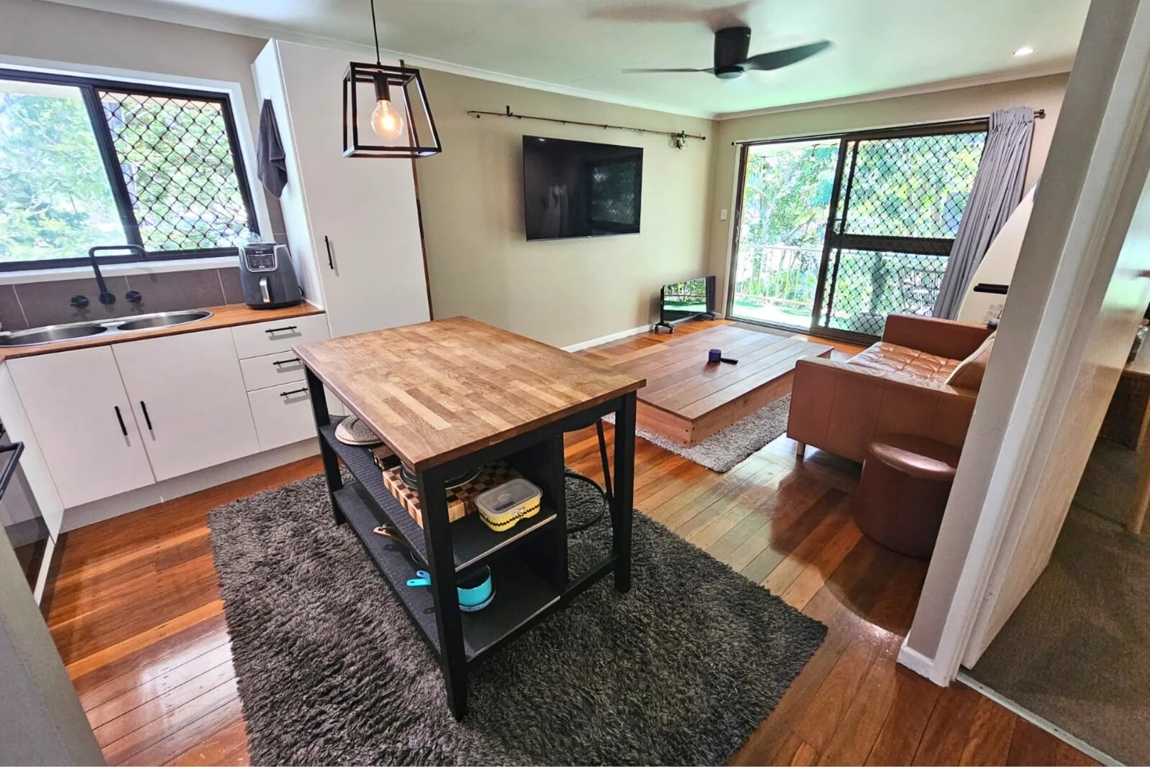 4/7 Tallebudgera Drive (1/10)