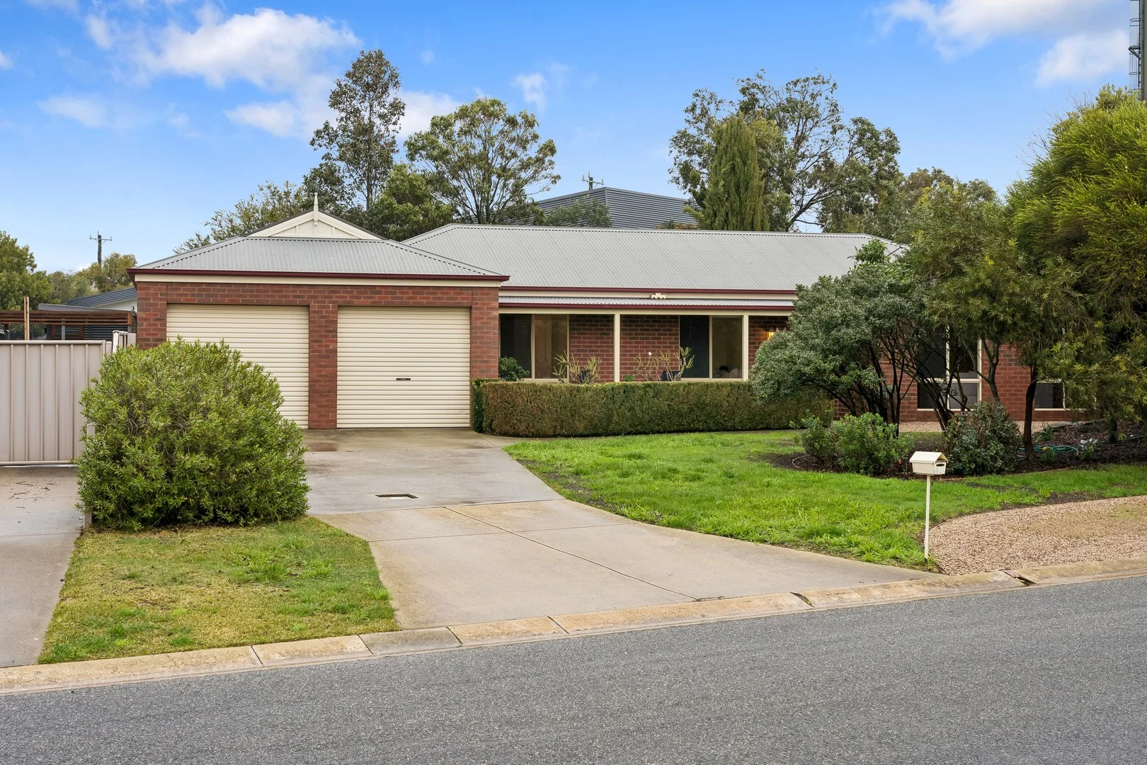 4 Acacia Drive (1/20)
