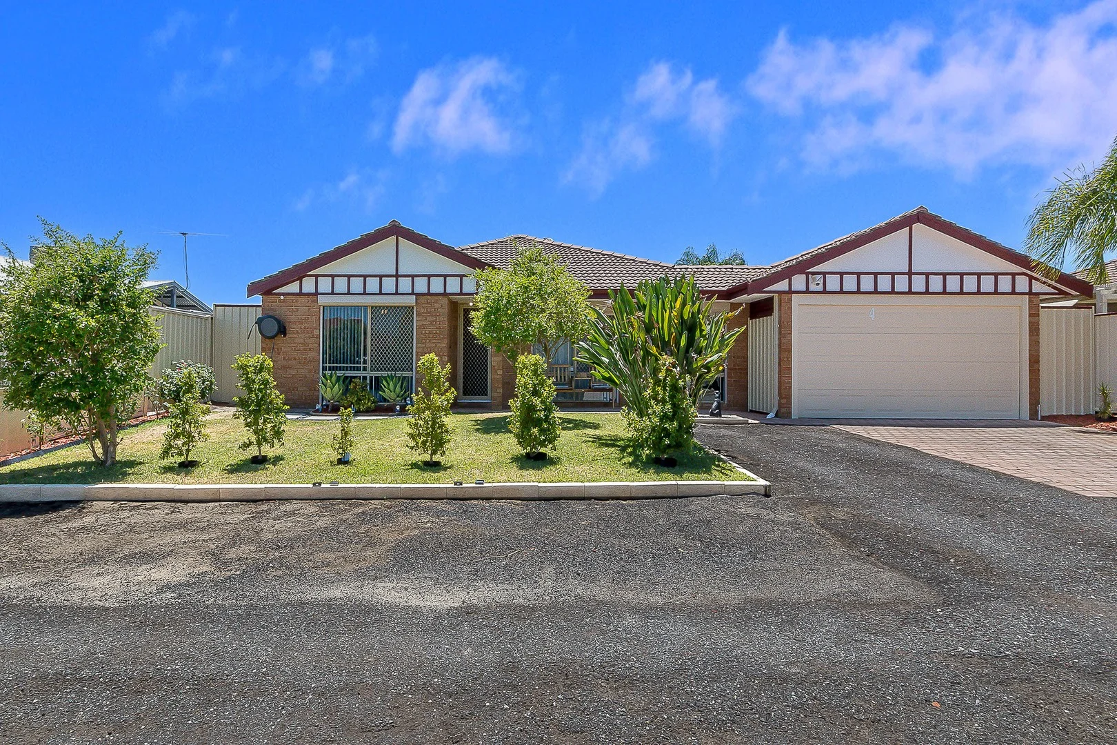 4 Alloway Pl (1/28)