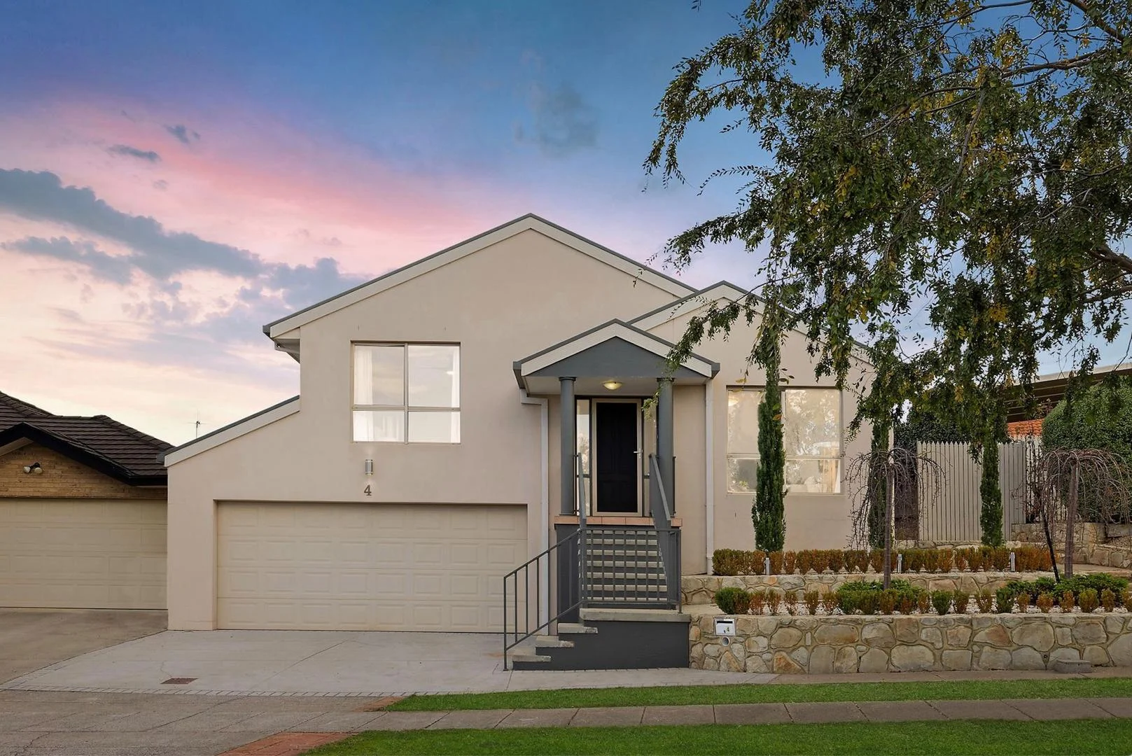 4 Bendora Crescent (1/16)