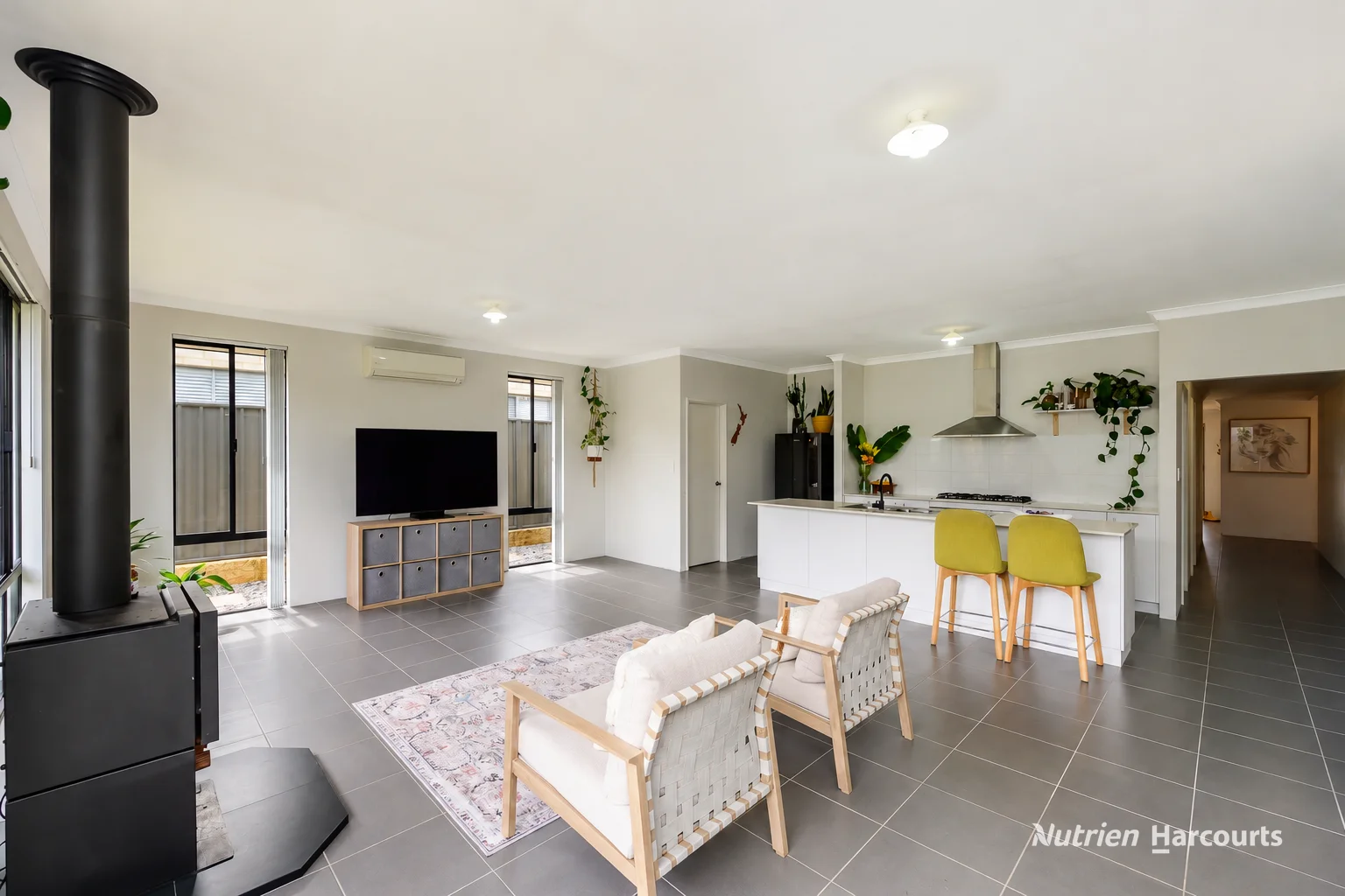 4 Bunker Crescent - Image 2