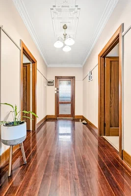 4 Campbell Street - Image 3