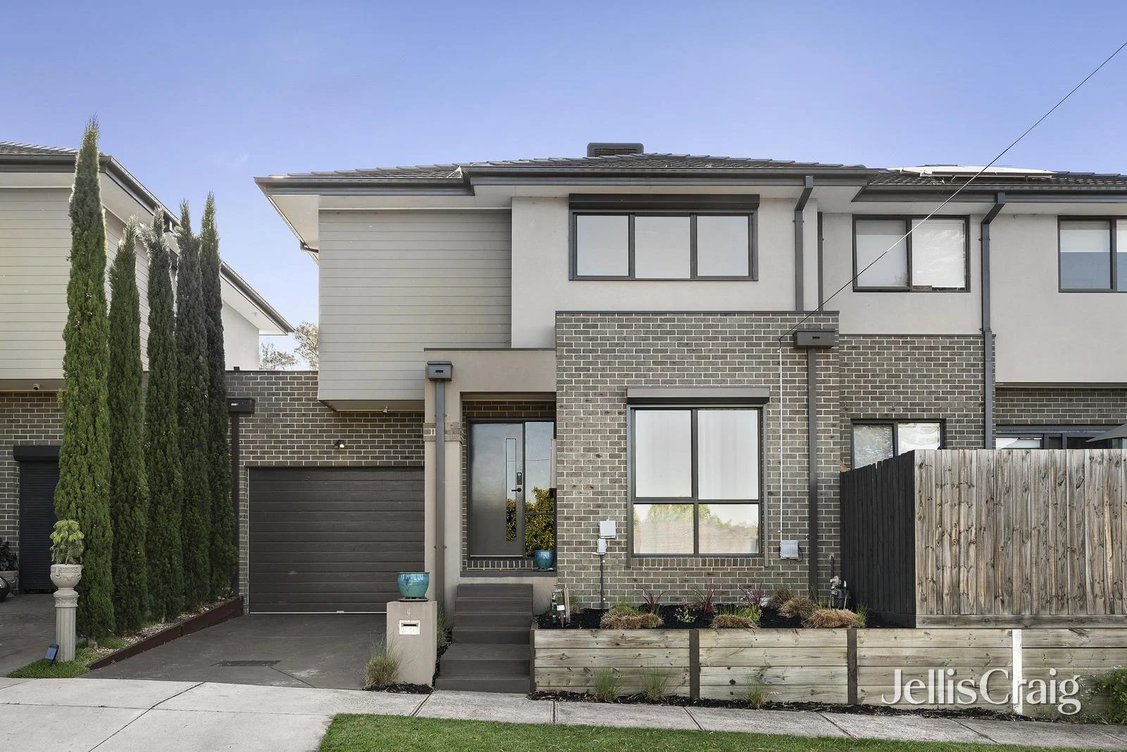 4 Caroline Street (1/15)