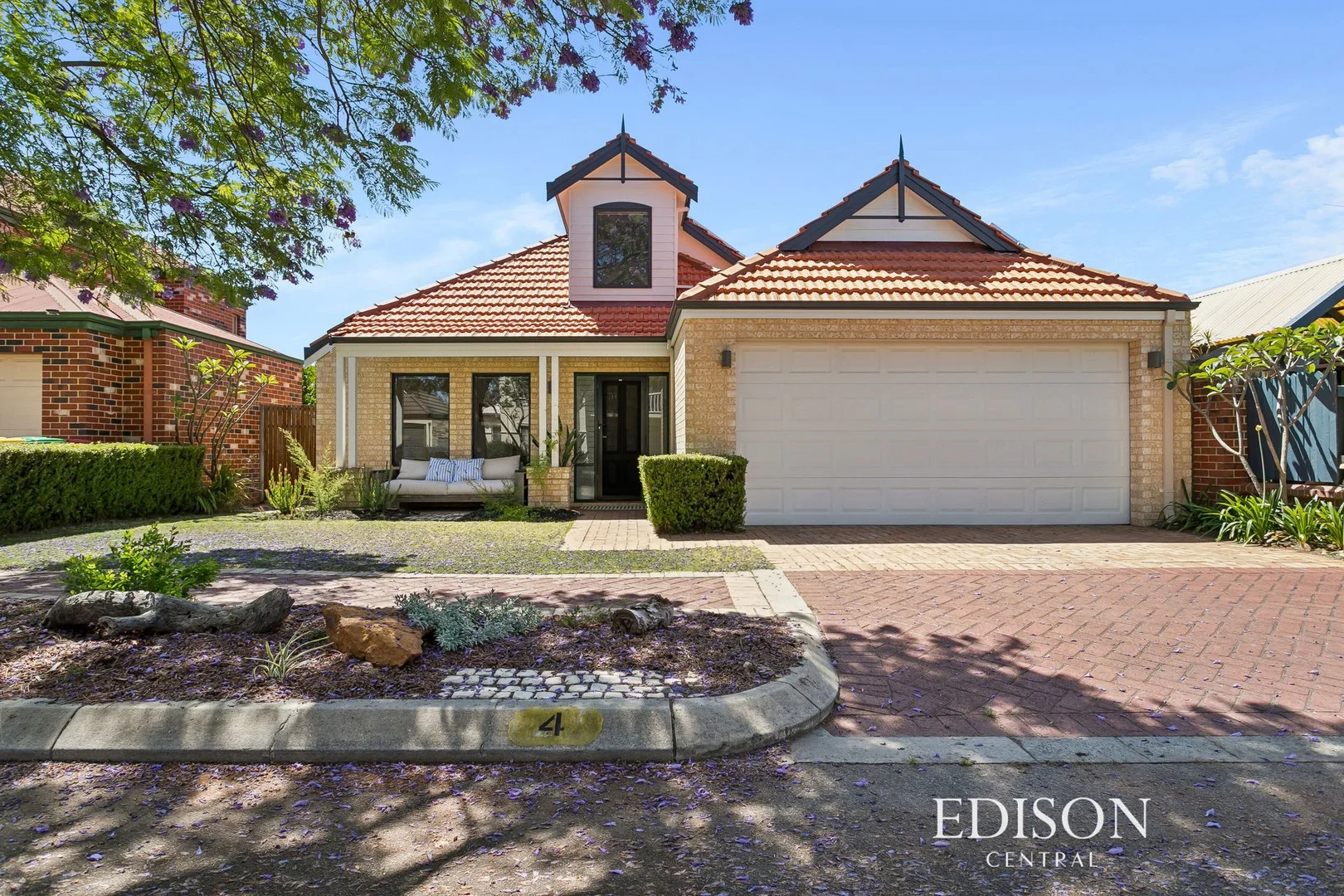 4 Caston Terrace (1/37)