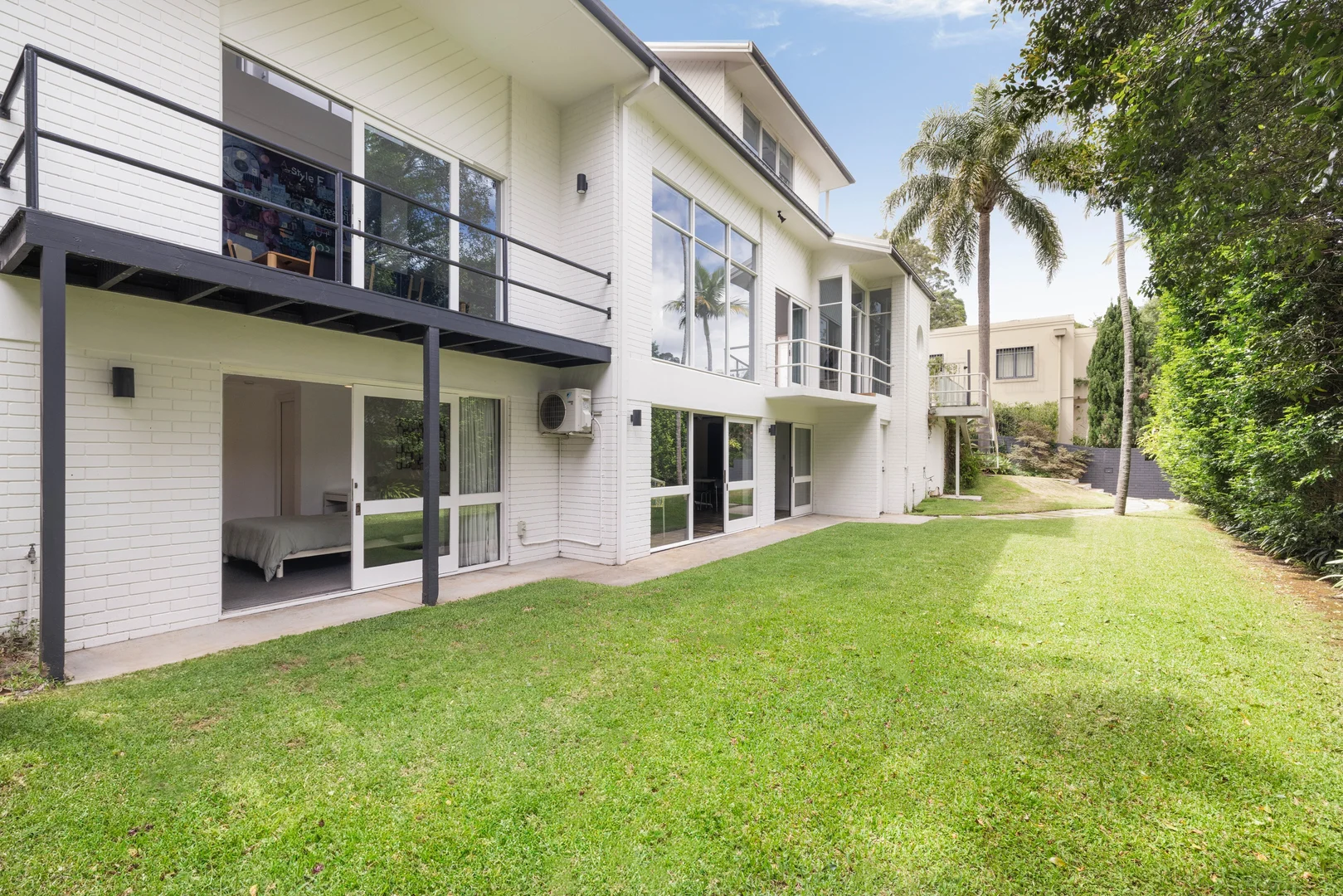 4 Clarence Place (1/17)