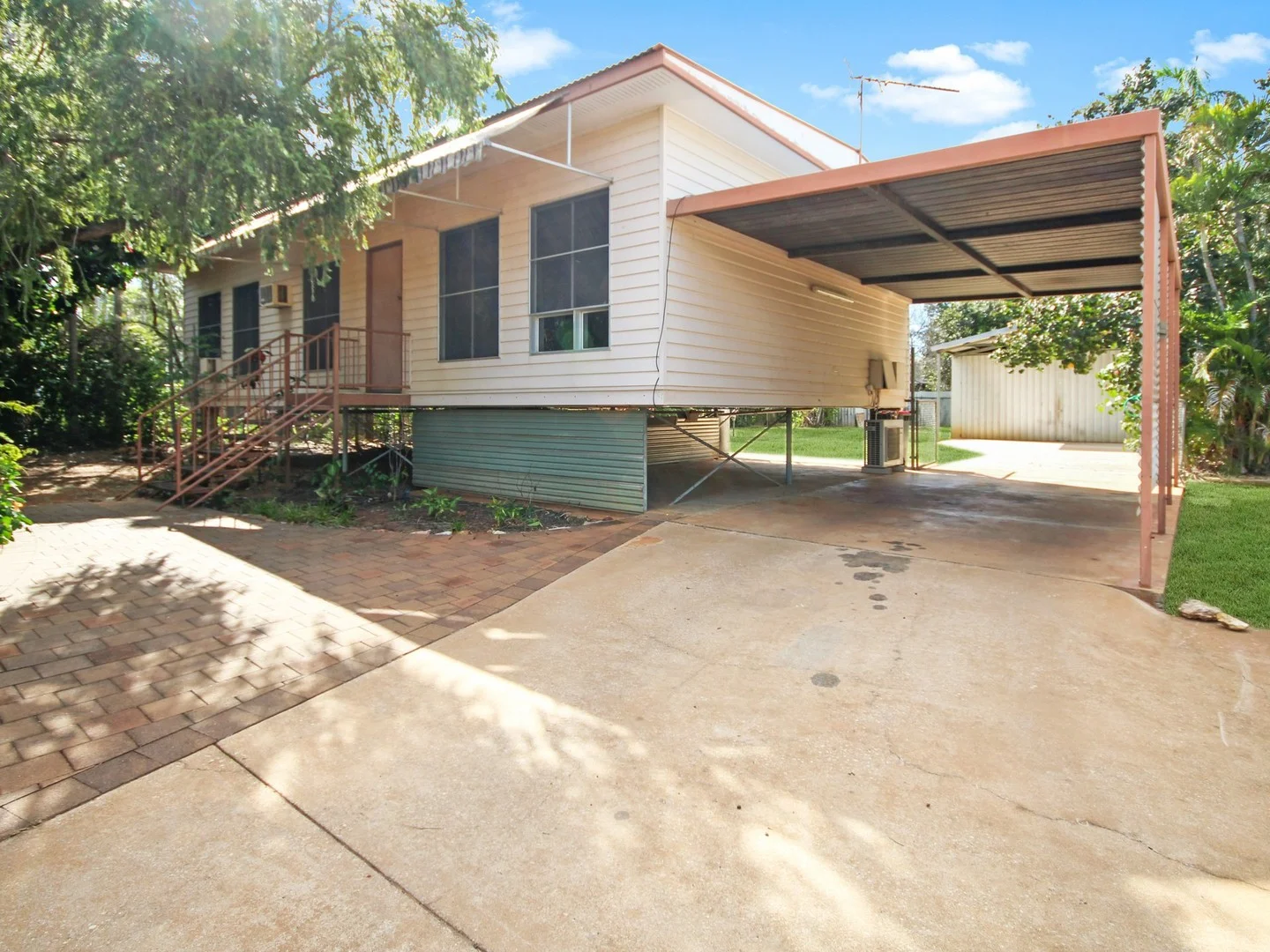 4 Donegan Crescent (1/12)