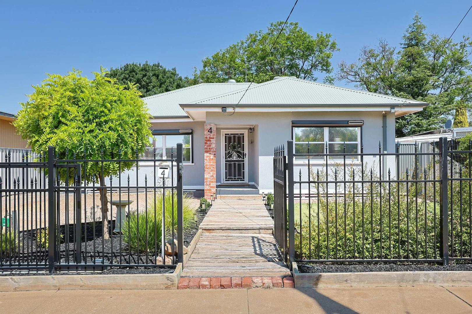 4 Floral Avenue (1/24)