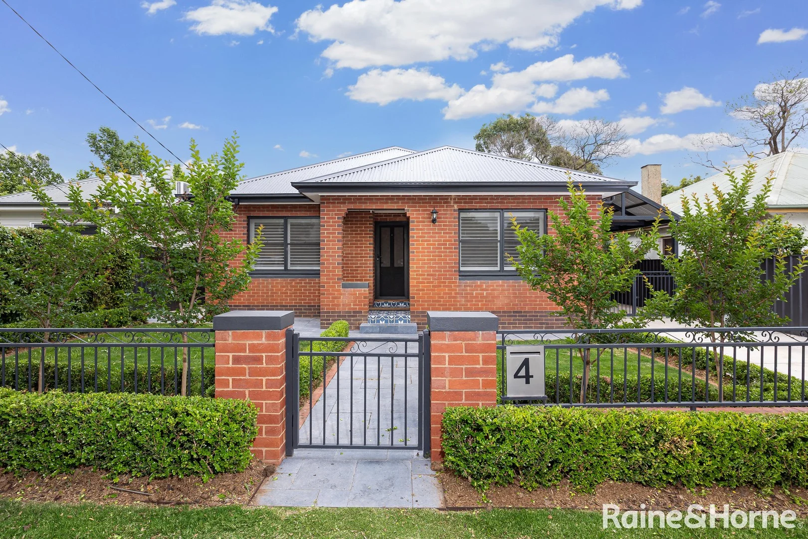 4 Foxborough Avenue (1/19)