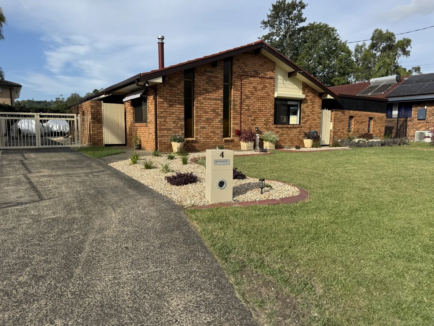 4 Gail Place (1/1)
