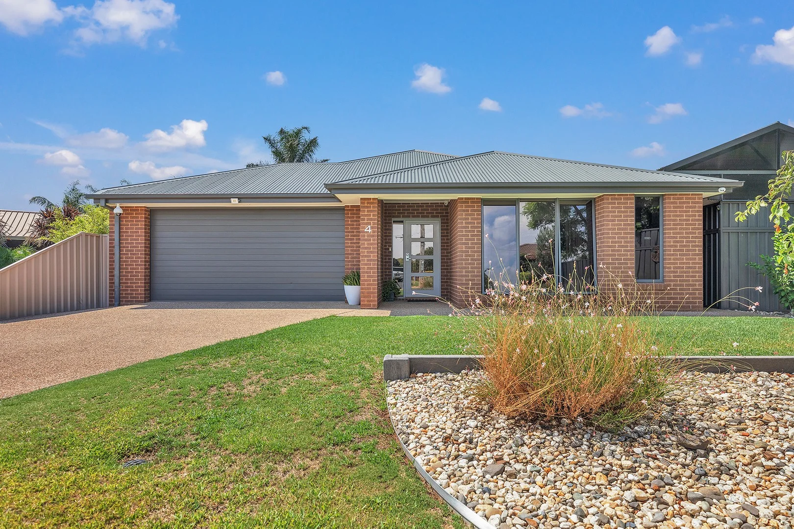 4 Hakea Court (1/3)