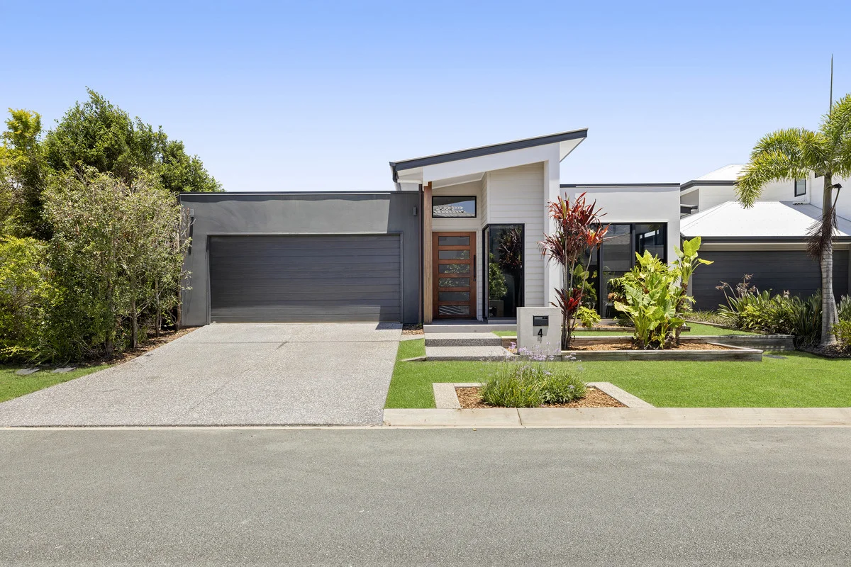 4 Hampton Close (1/24)
