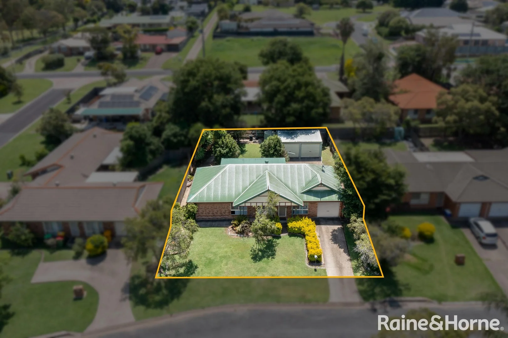 4 HILLCREST PLACE (1/1)