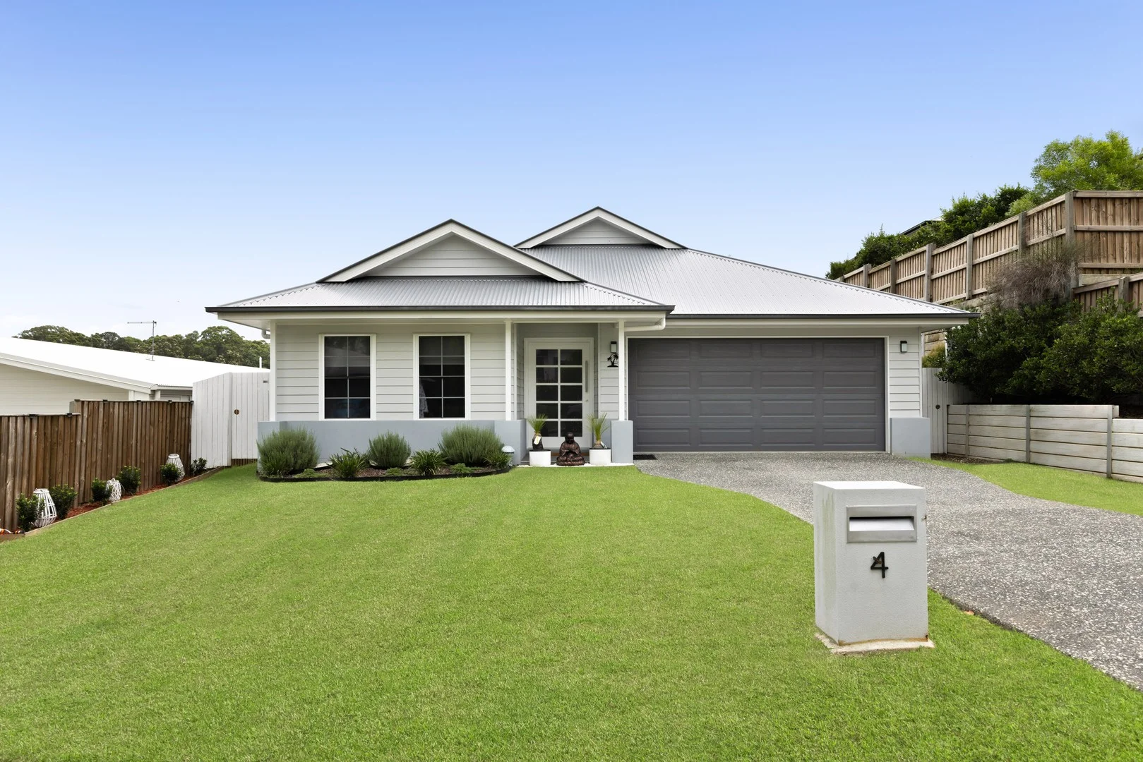 4 Honeybee Place (1/1)