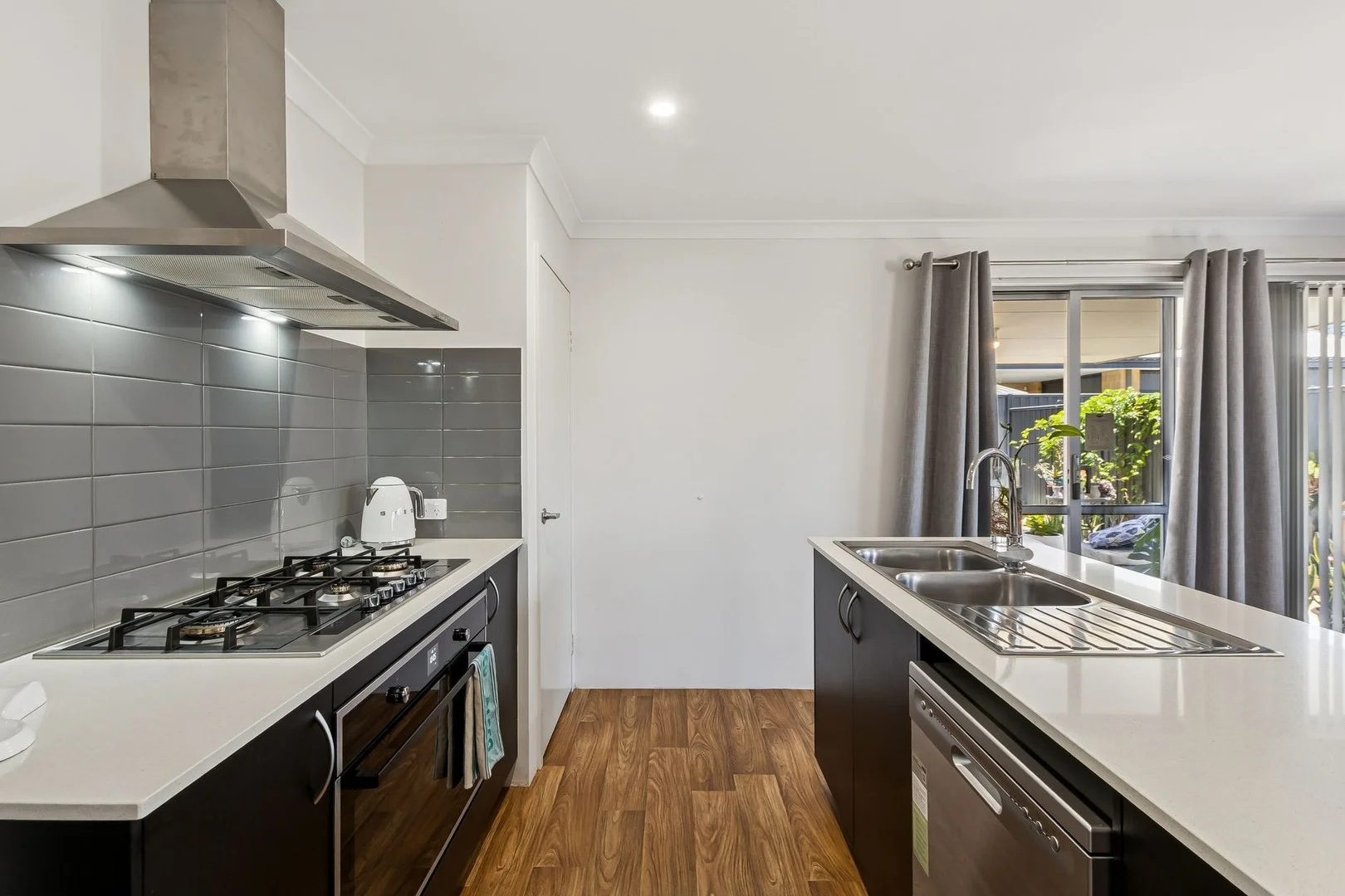 4 HORNSEA ROAD (1/22)