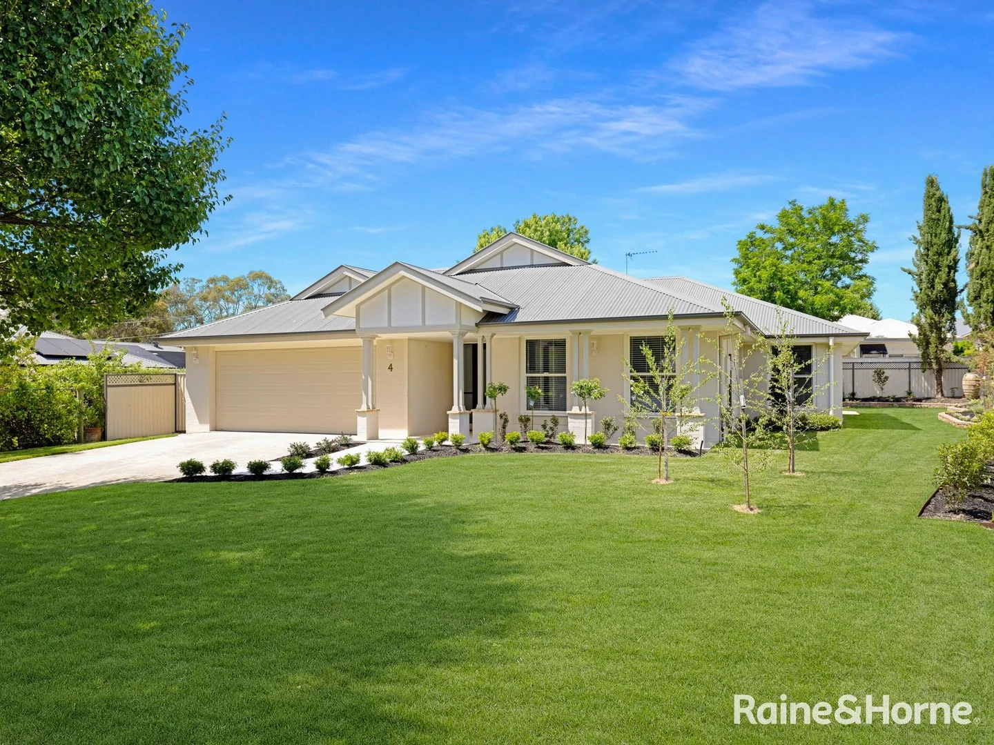 4 Huntingdale Close (1/22)