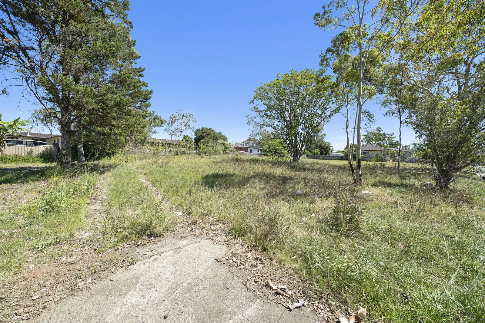 4 Keith Moses Crescent (1/2)
