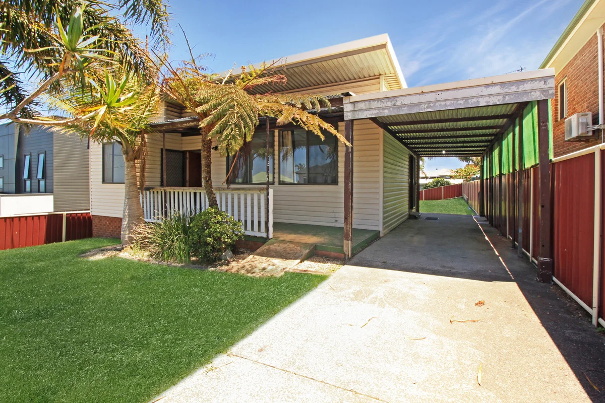 4 Lake Heights Road (1/10)