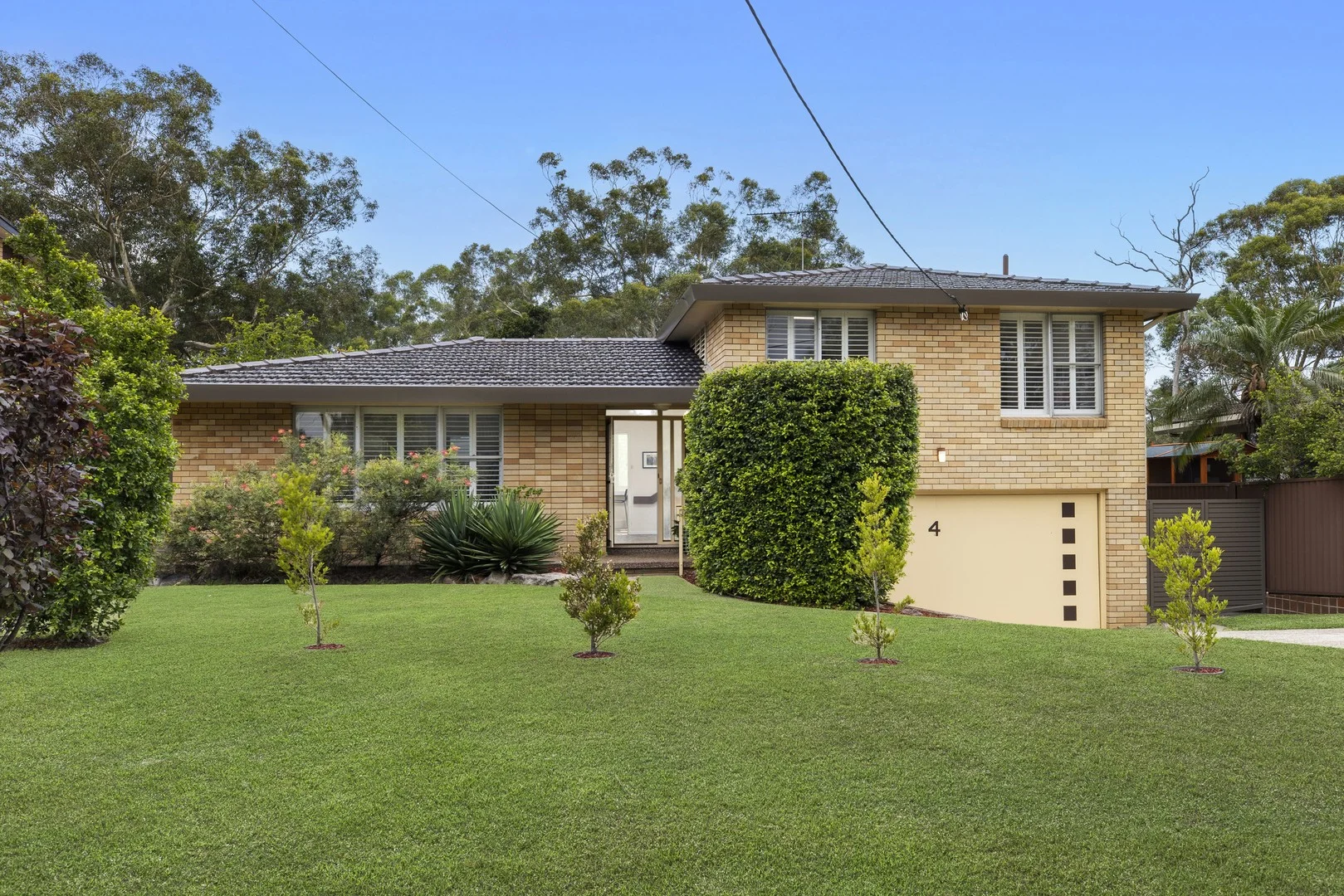 4 Manooka Place (1/12)