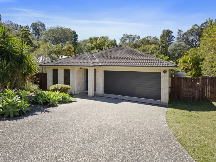 4 Neville Close (1/19)