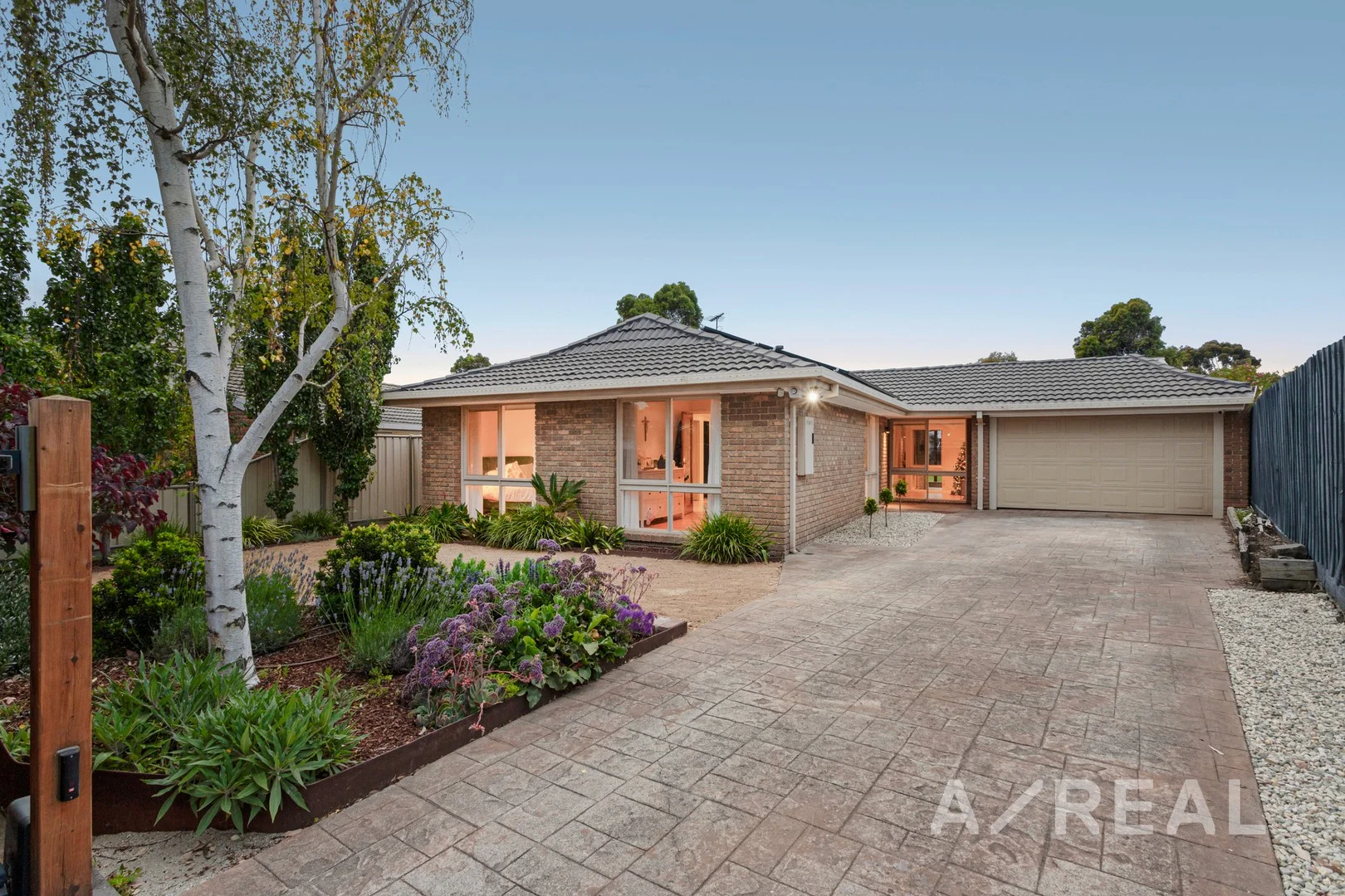 4 Royston Close (1/11)