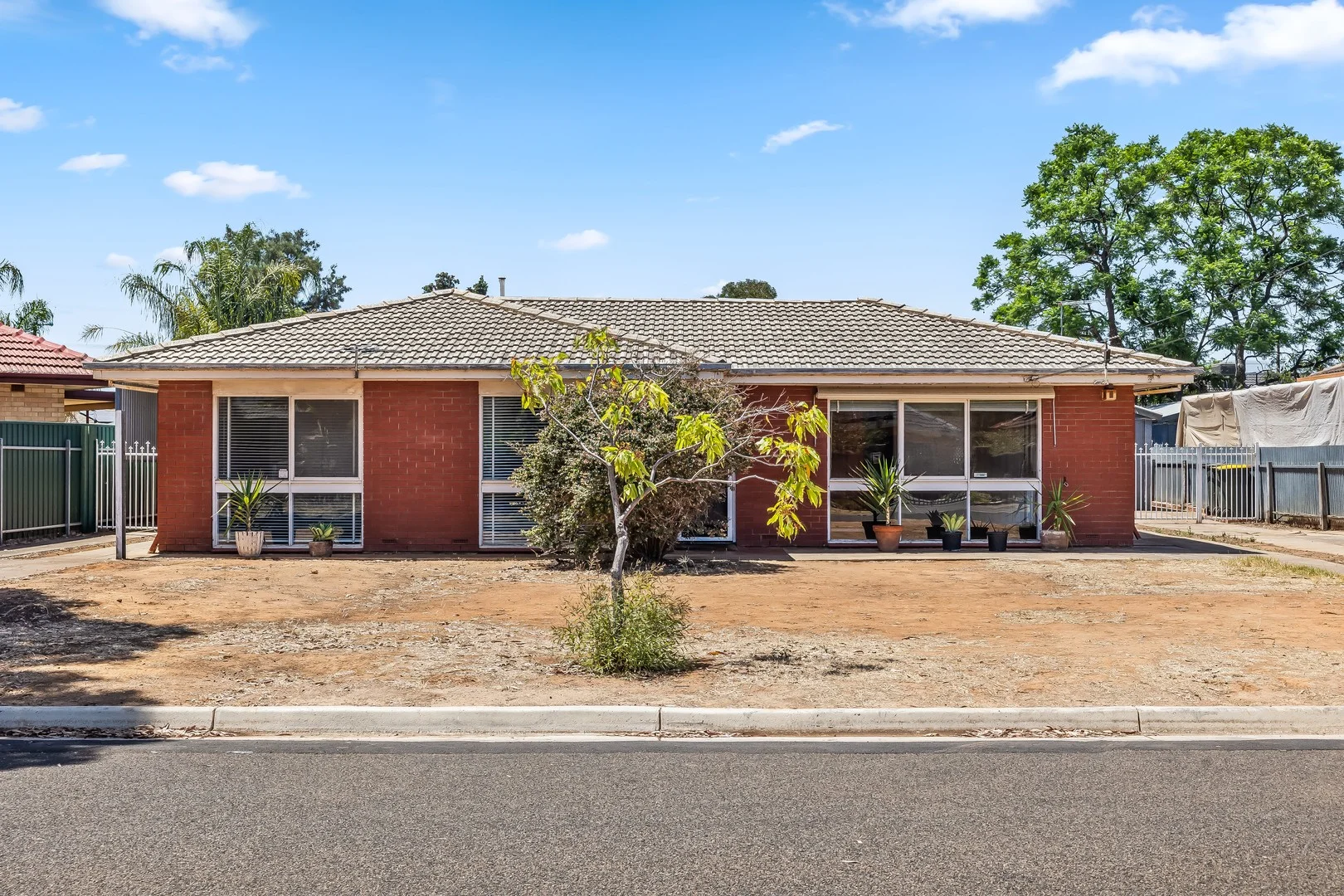 4 St Ives Drive (1/1)