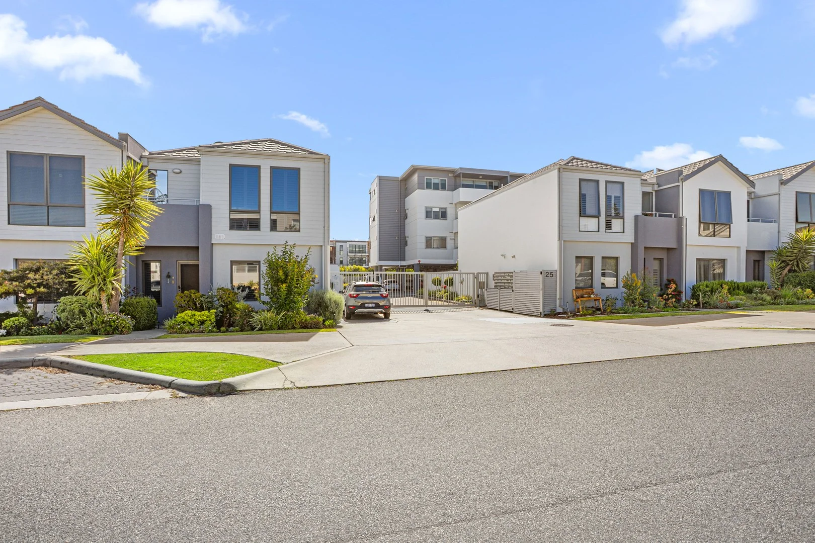 40/25 O'Connor Close (1/18)