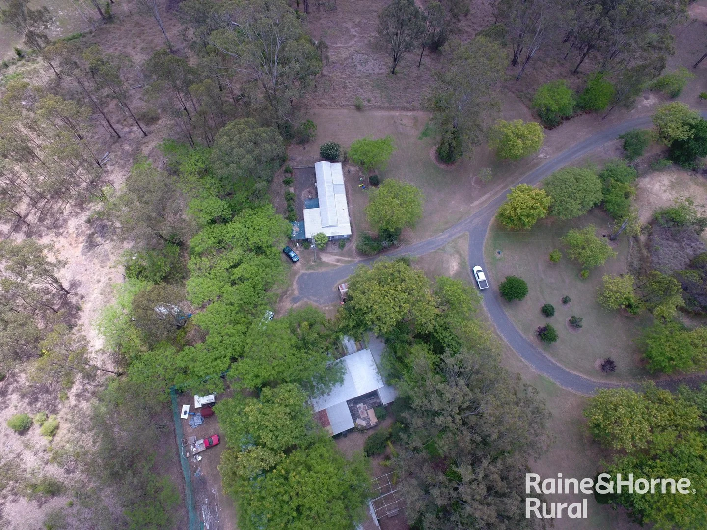 40 Amaroo drive (1/32)