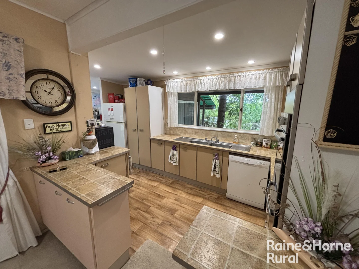 40 Amaroo drive - Image 3
