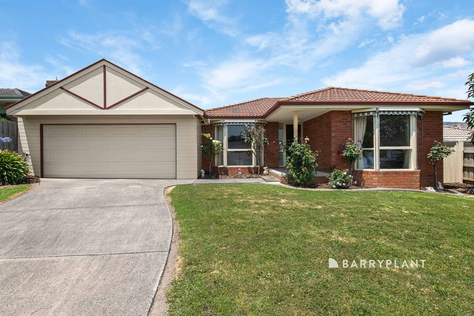 40 Lakesfield Drive (1/15)