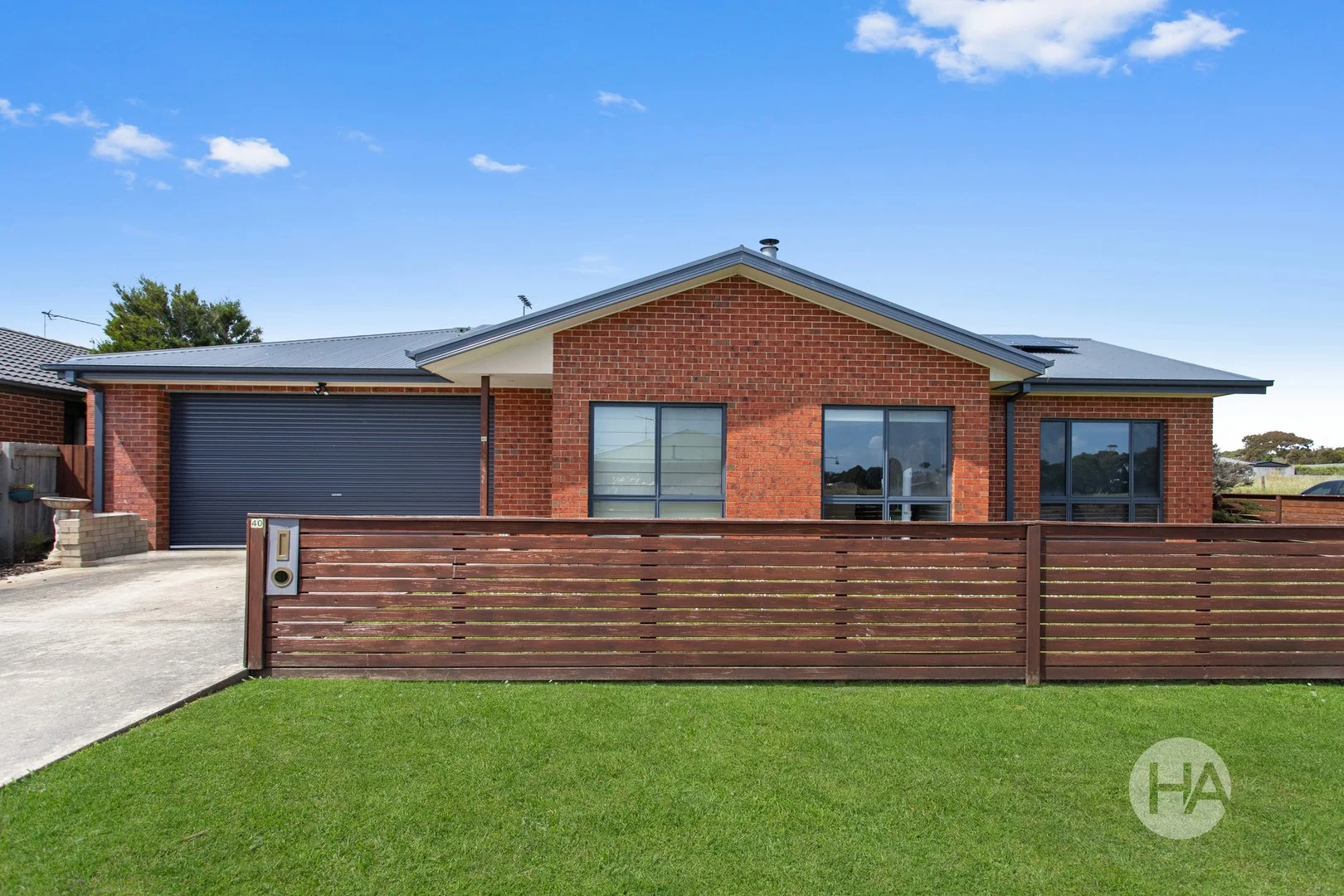 40 Peverill Crescent (1/10)