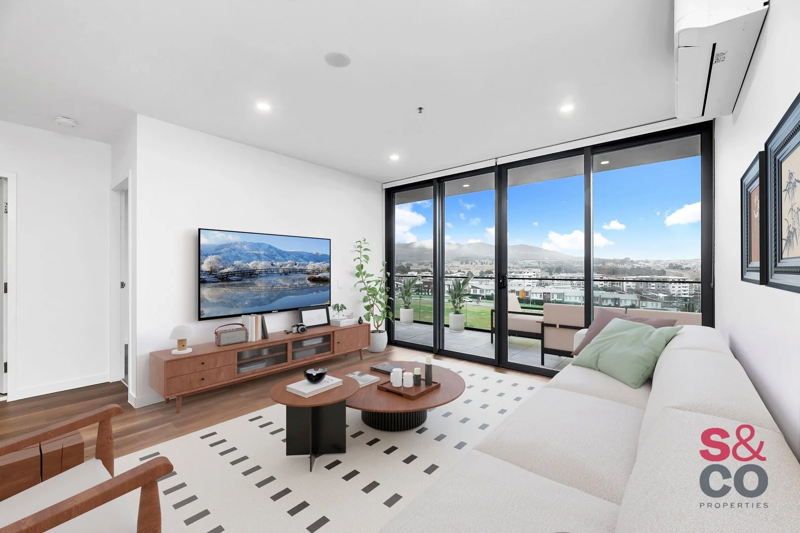 401/76 Steve Irwin Avenue (1/21)