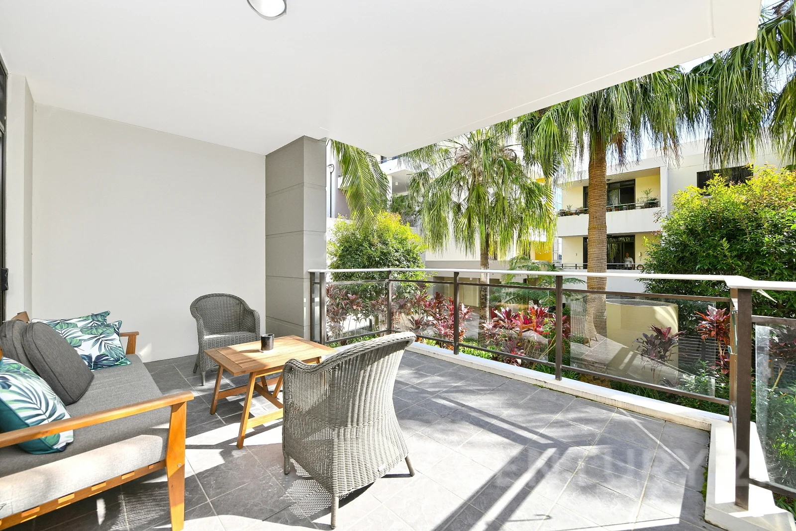 402/27 Margaret Street (1/9)