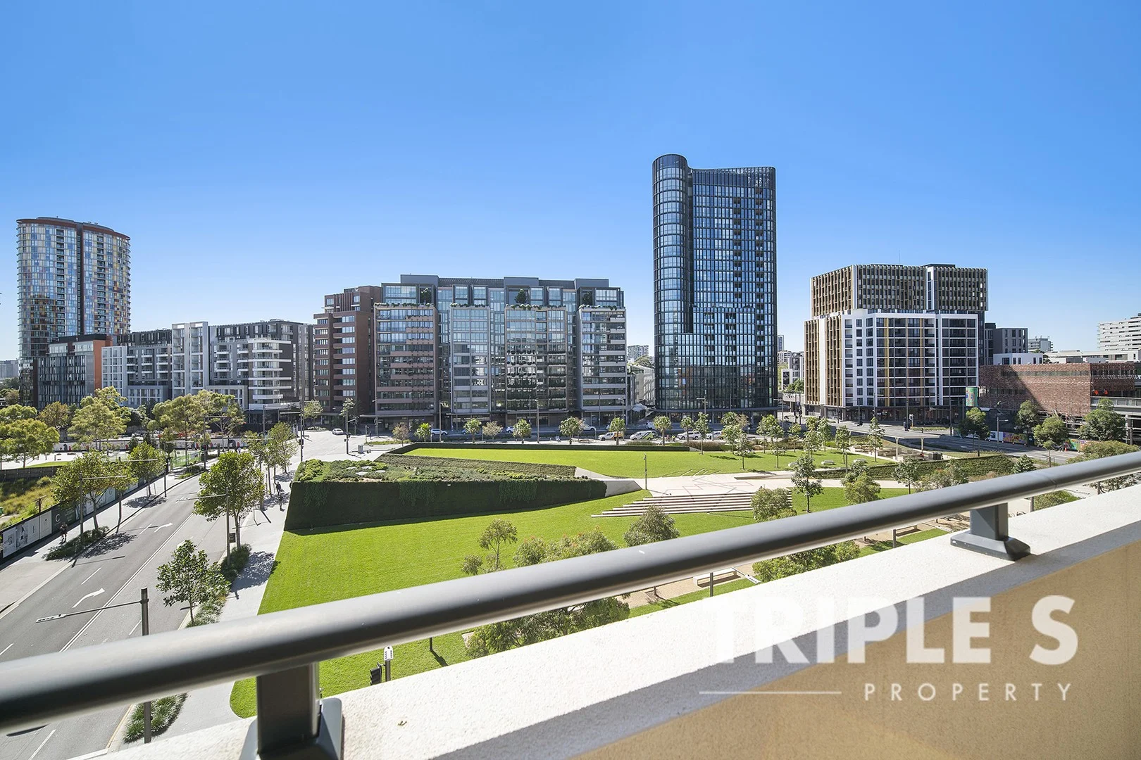 402/6 Paul Street (1/18)