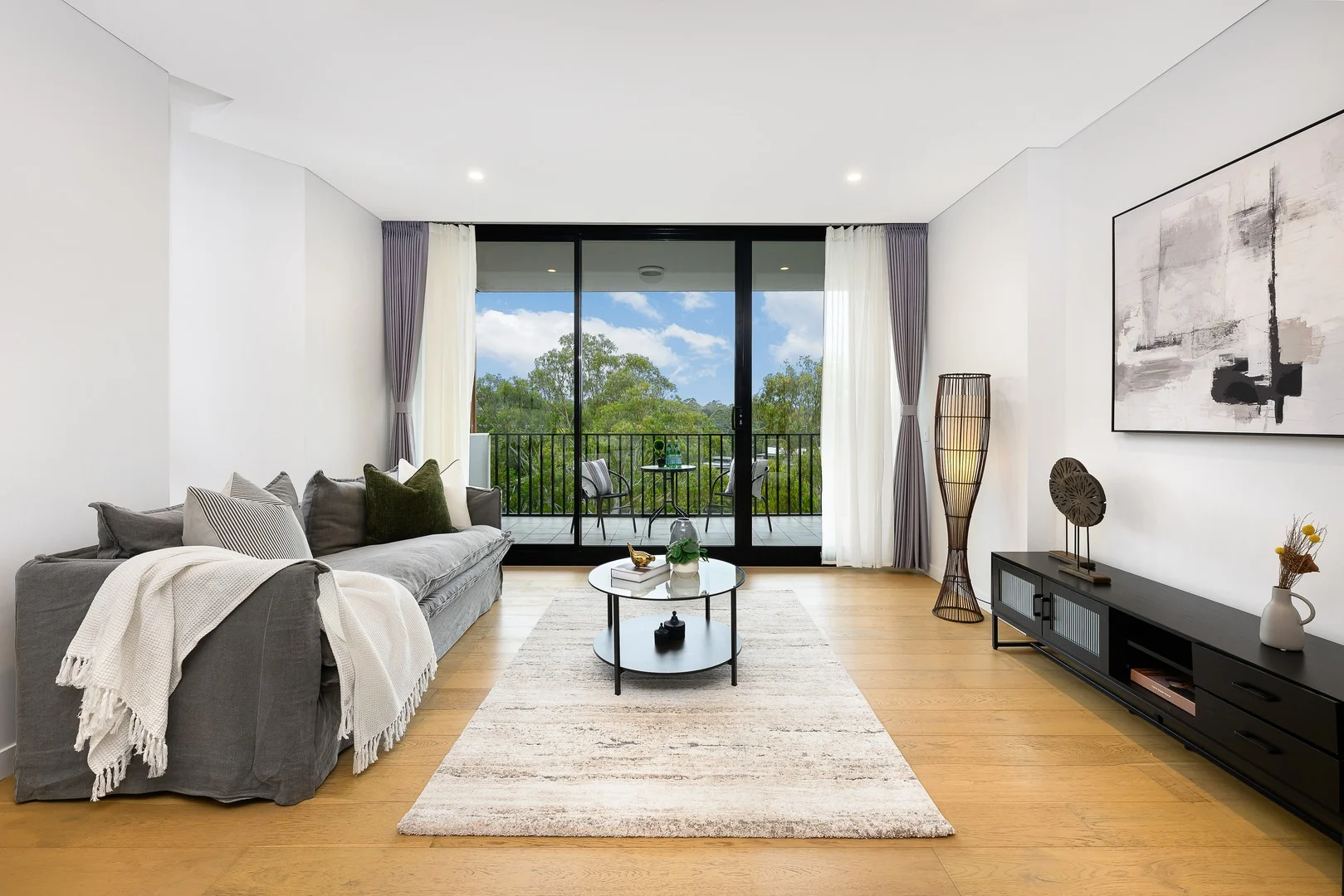 402/888B Pacific Highway (1/9)