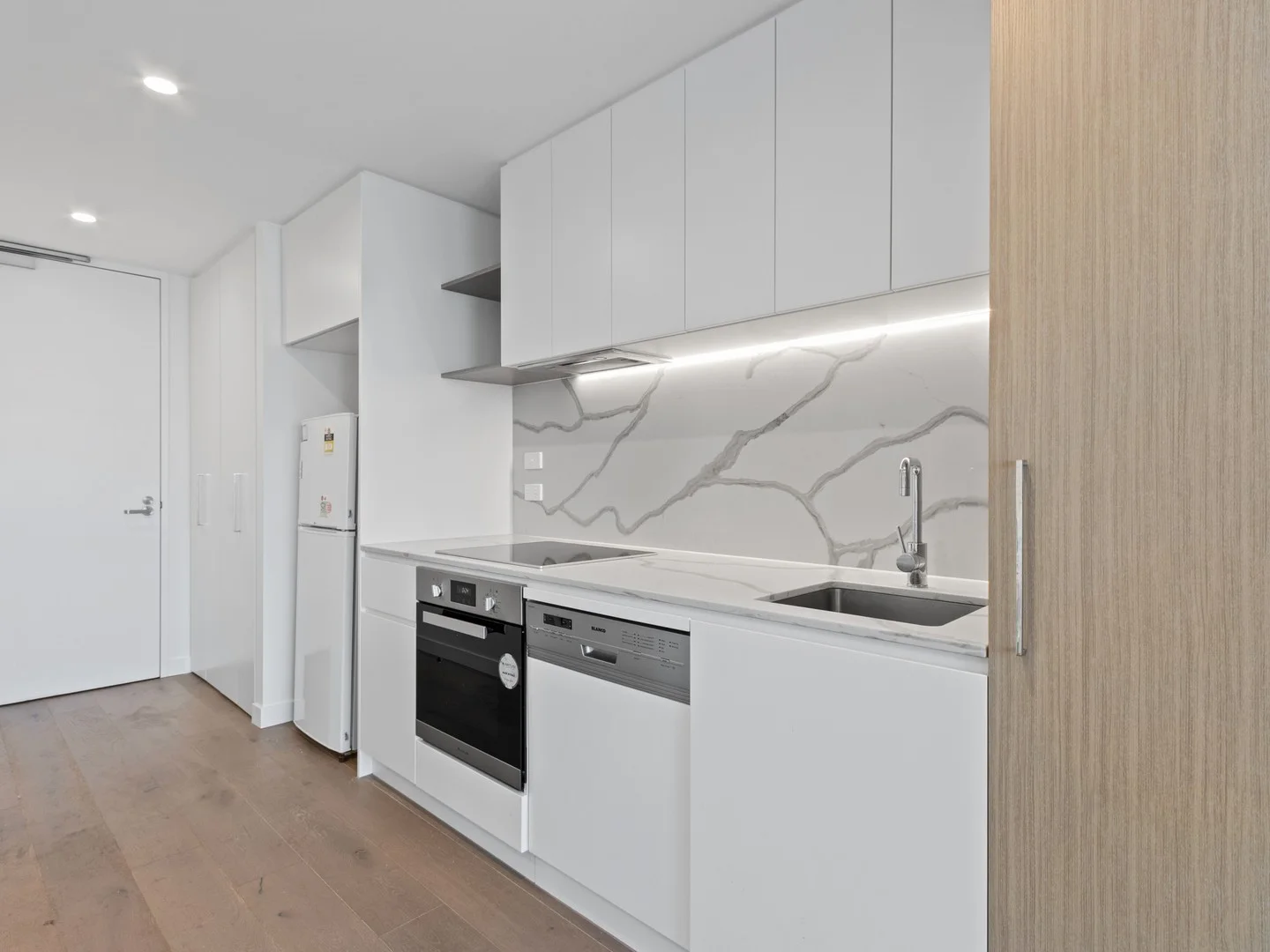 403/1060 Dandenong road (1/11)