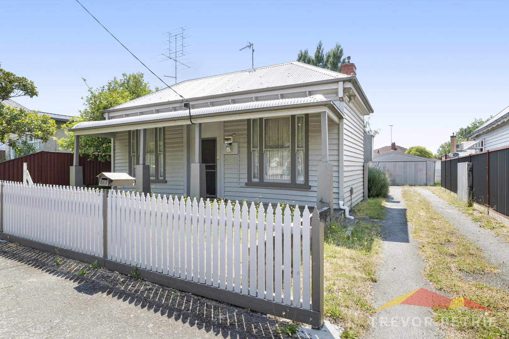 407 Raglan Street South (1/14)