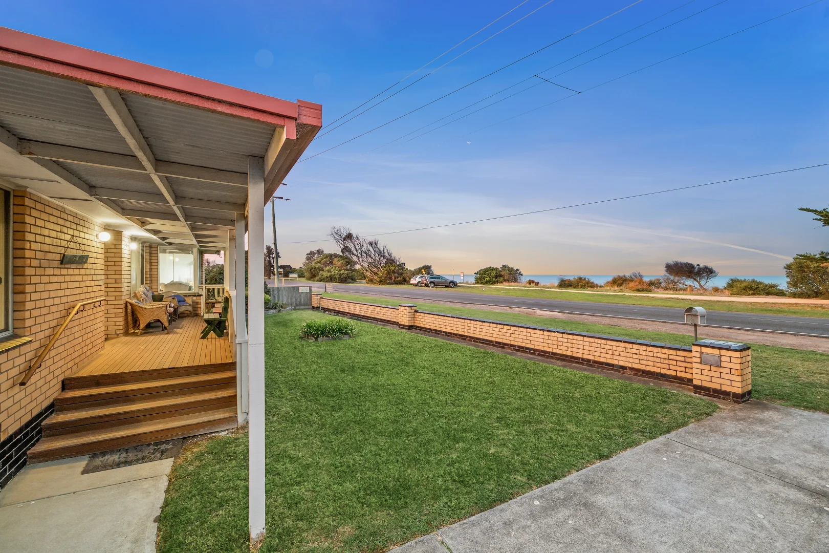 407 The Esplanade - Image 3