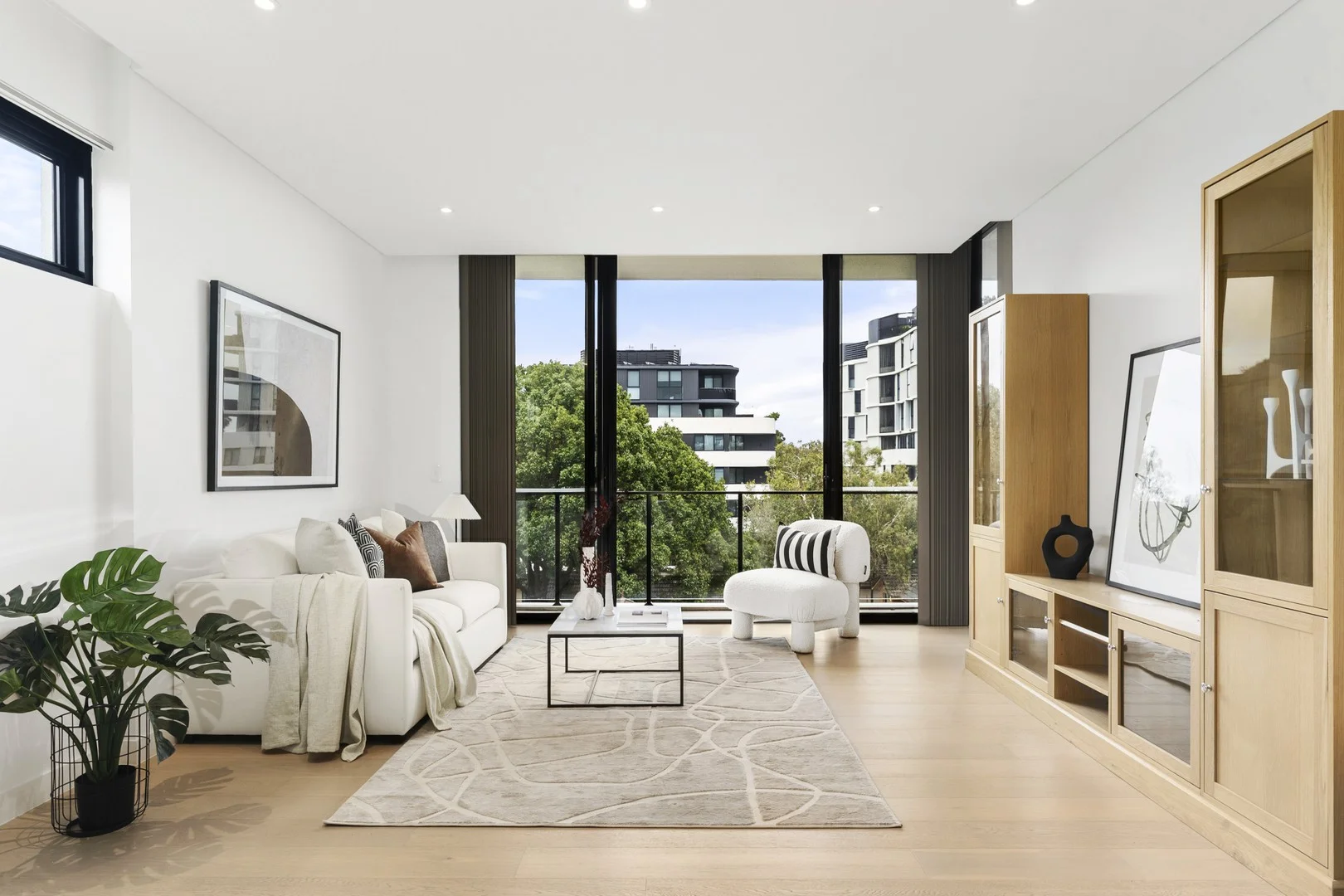 408/1 University Road (1/13)