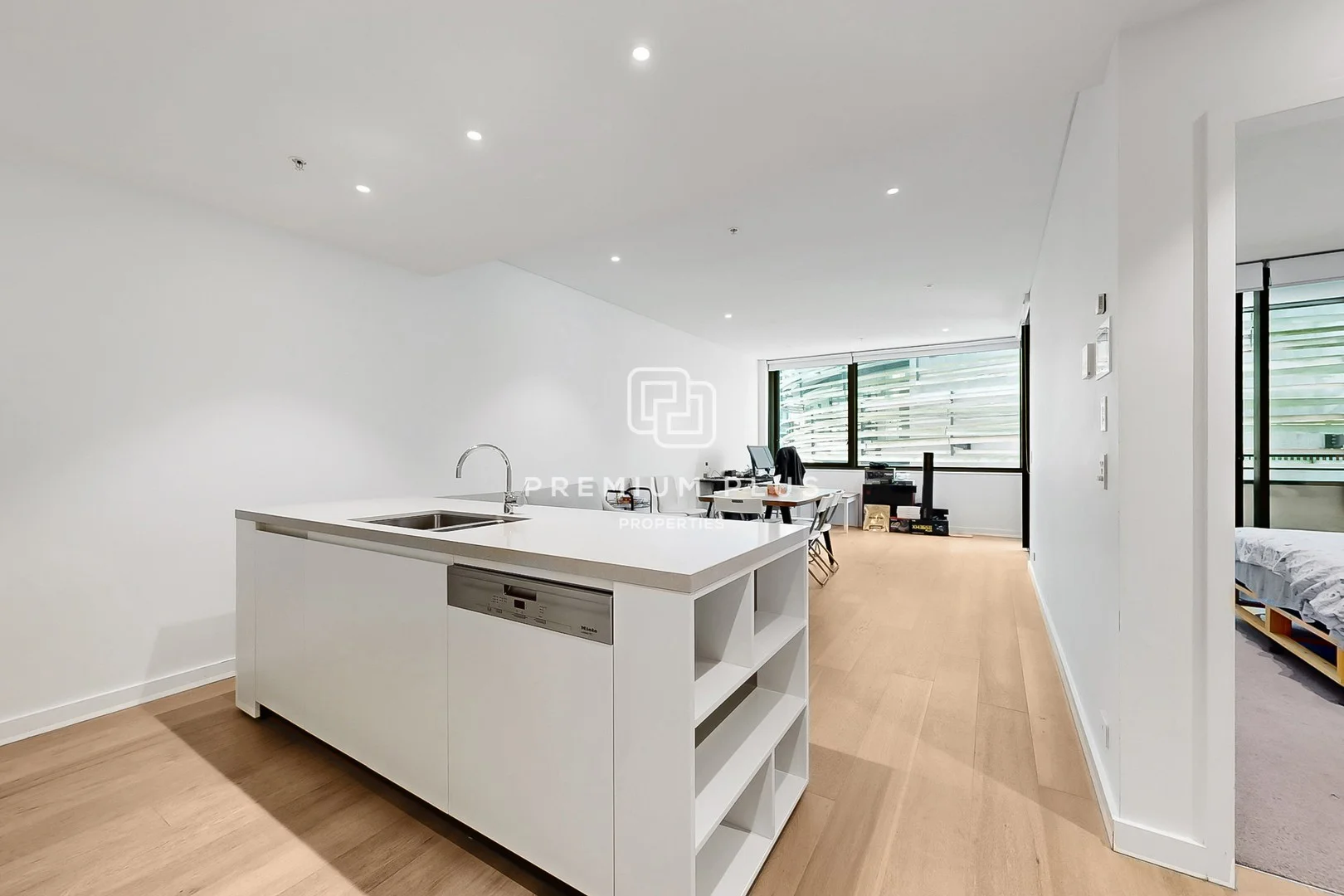 408/10 Nicolle Walk (1/16)
