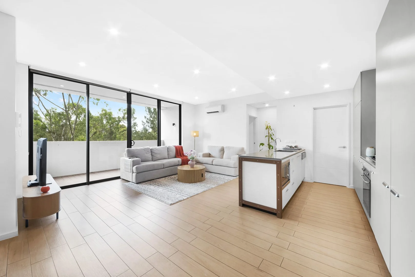 408/24-32 Koorine Street (1/13)