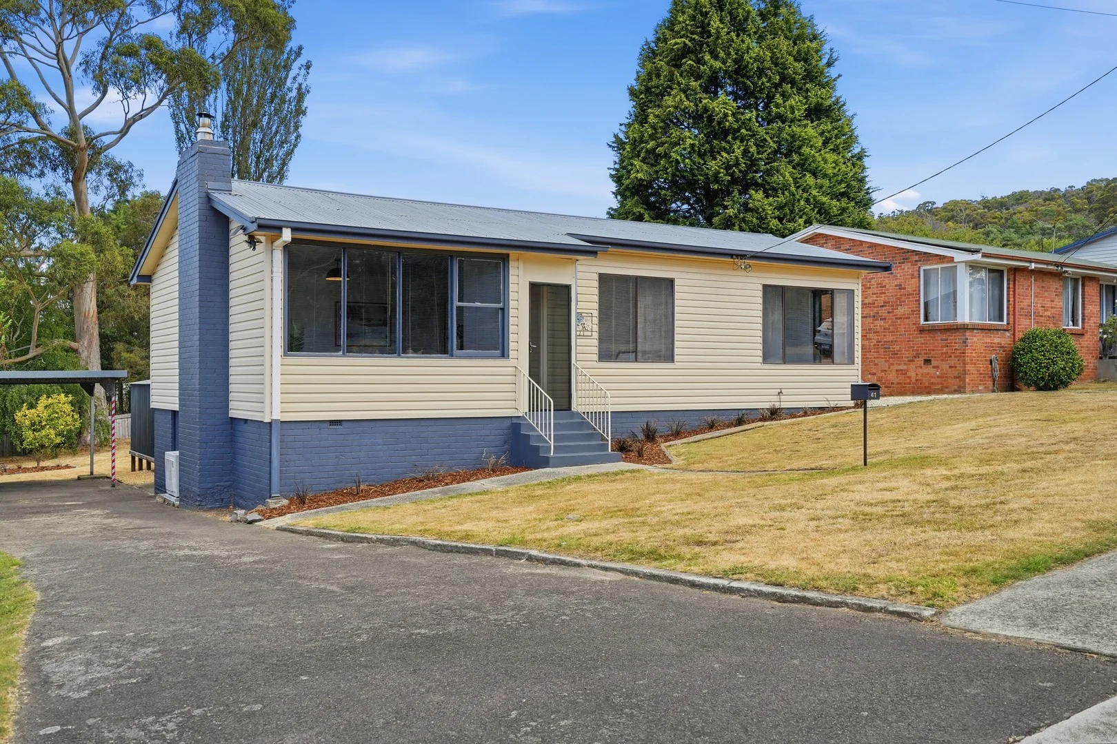 41 Kellys Lookout Road (1/30)