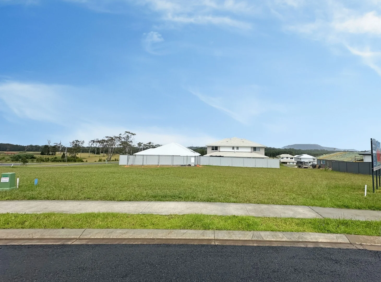411/28 Dominica Street (1/8)