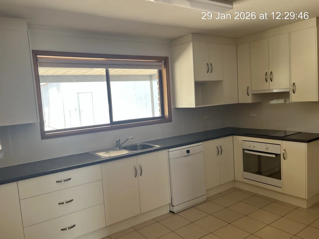 42 Monmouth Street - Image 3