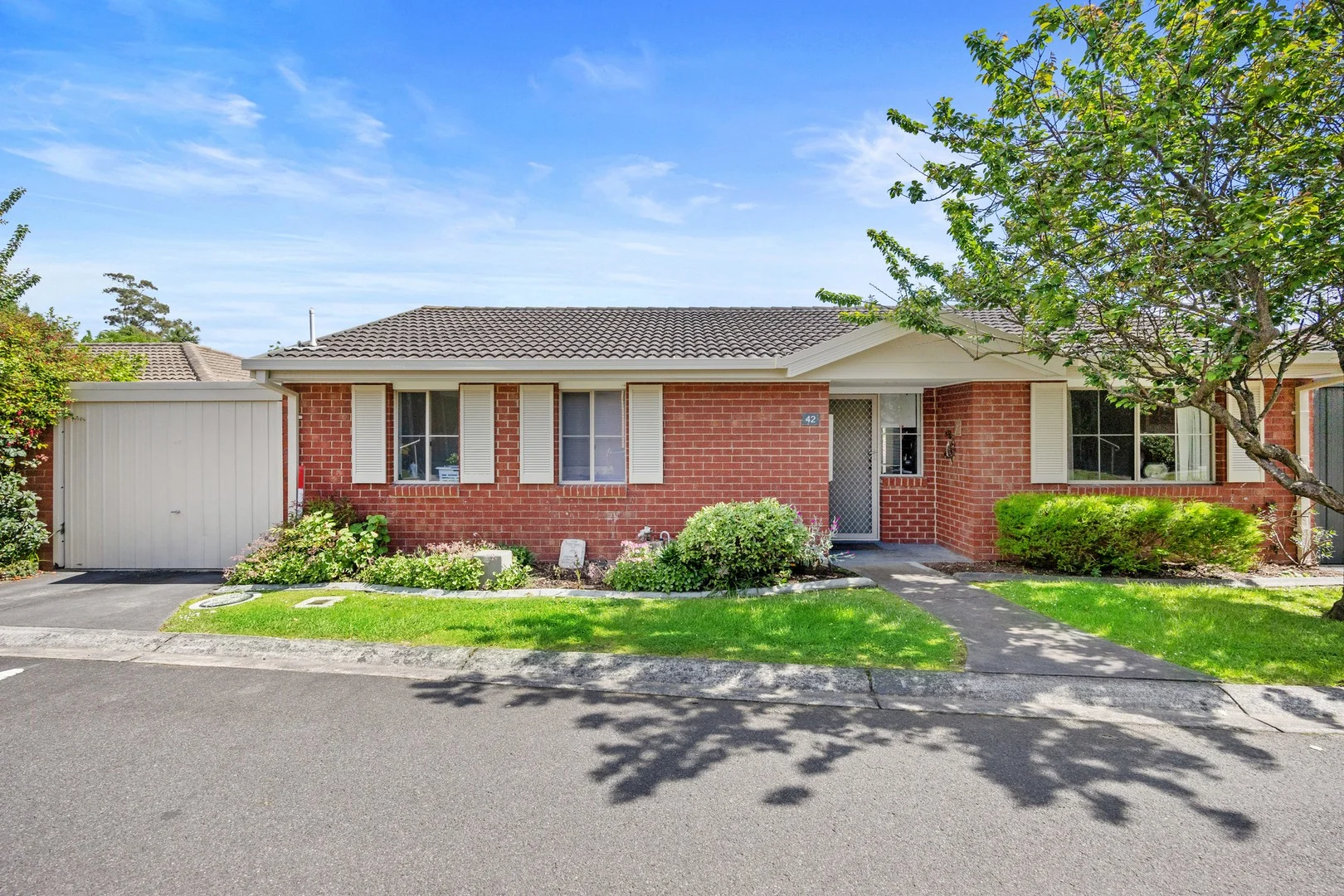 42 Otterington Way (1/12)