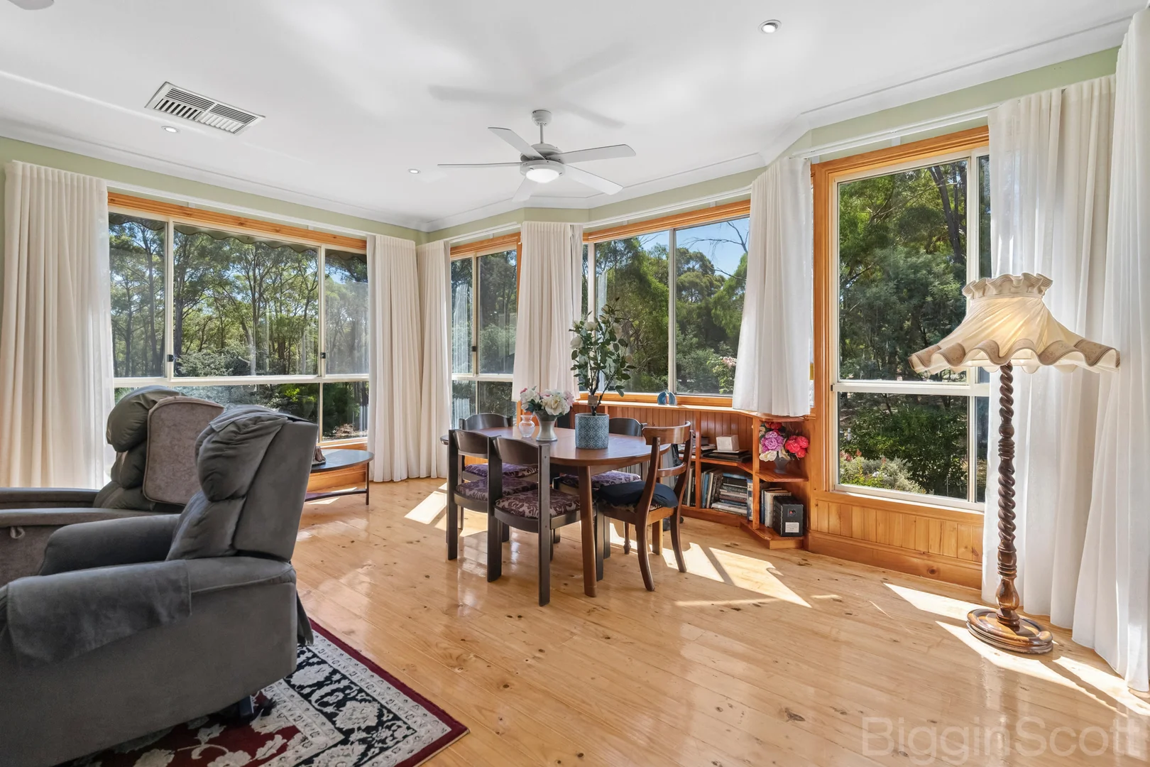 42 Western Avenue - Image 4